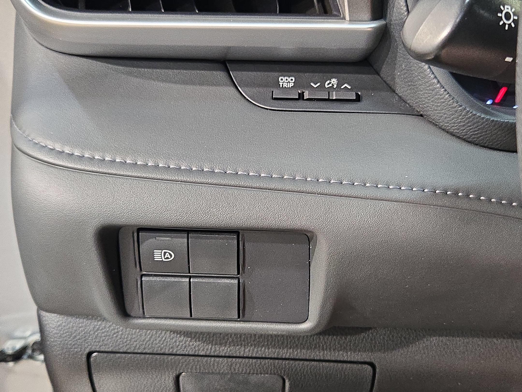 Used 2021 Toyota Highlander L FWD image 36