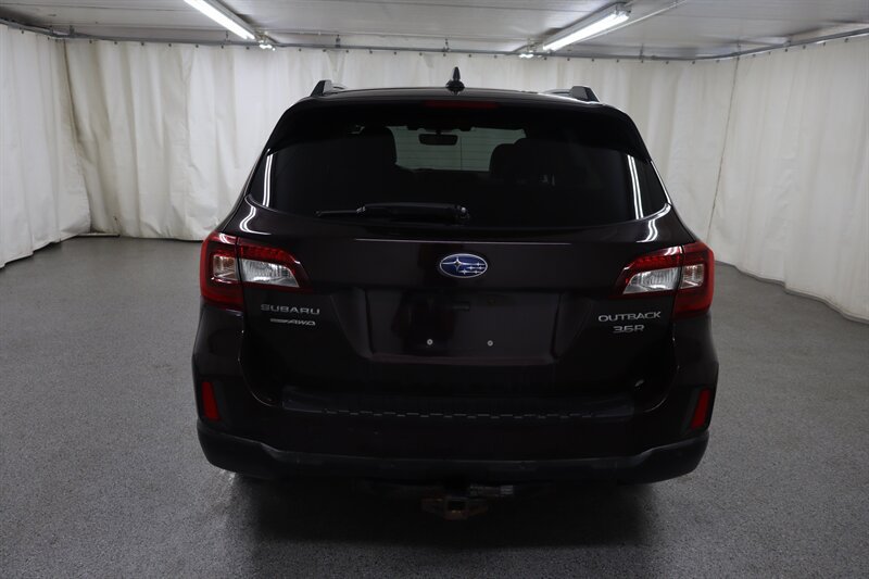 Used 2017 Subaru Outback 3.6R Touring AWD/4WD image 6