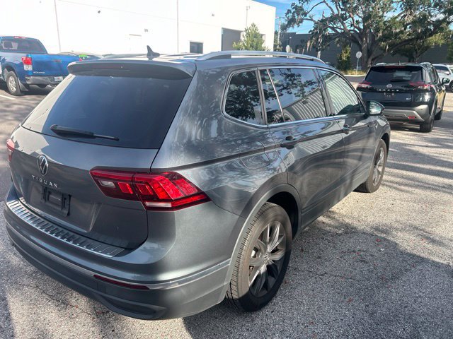 Used 2022 Volkswagen Tiguan SE w/ Panoramic Sunroof Package FWD image 4