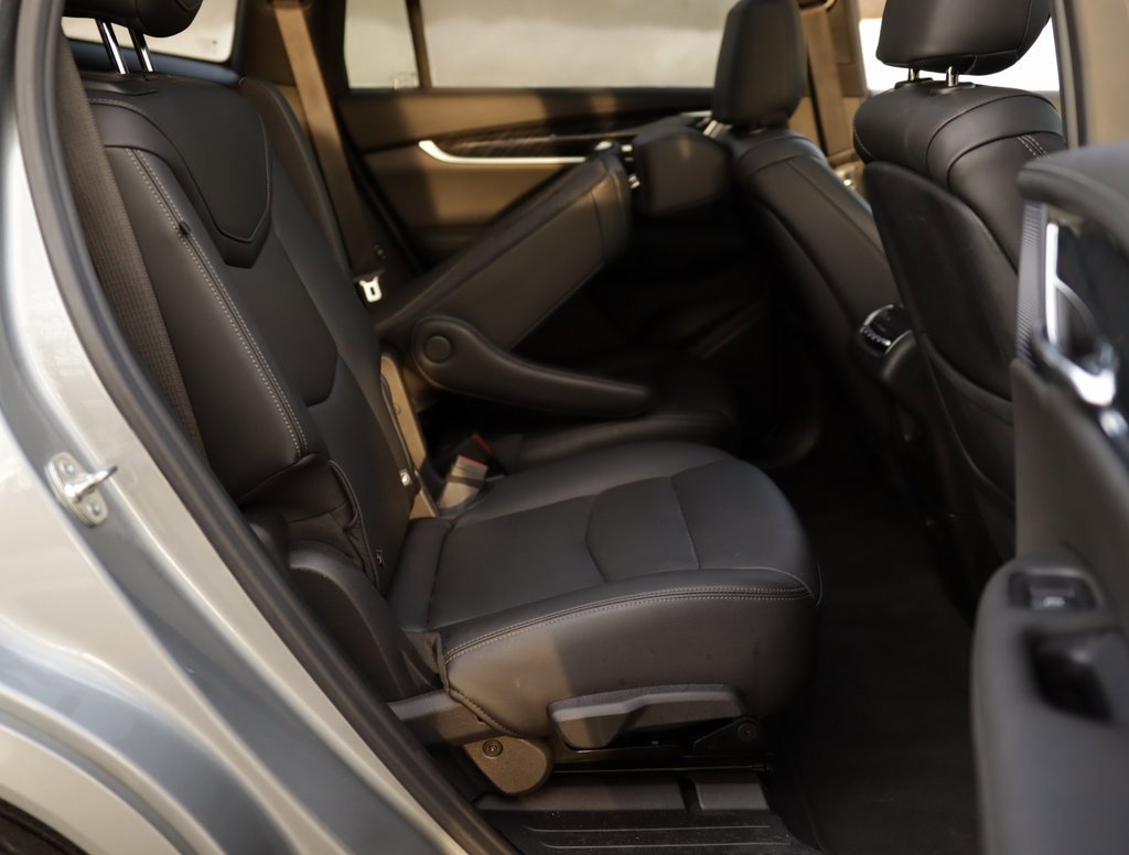 Used 2025 Cadillac XT6 Premium Luxury image 34