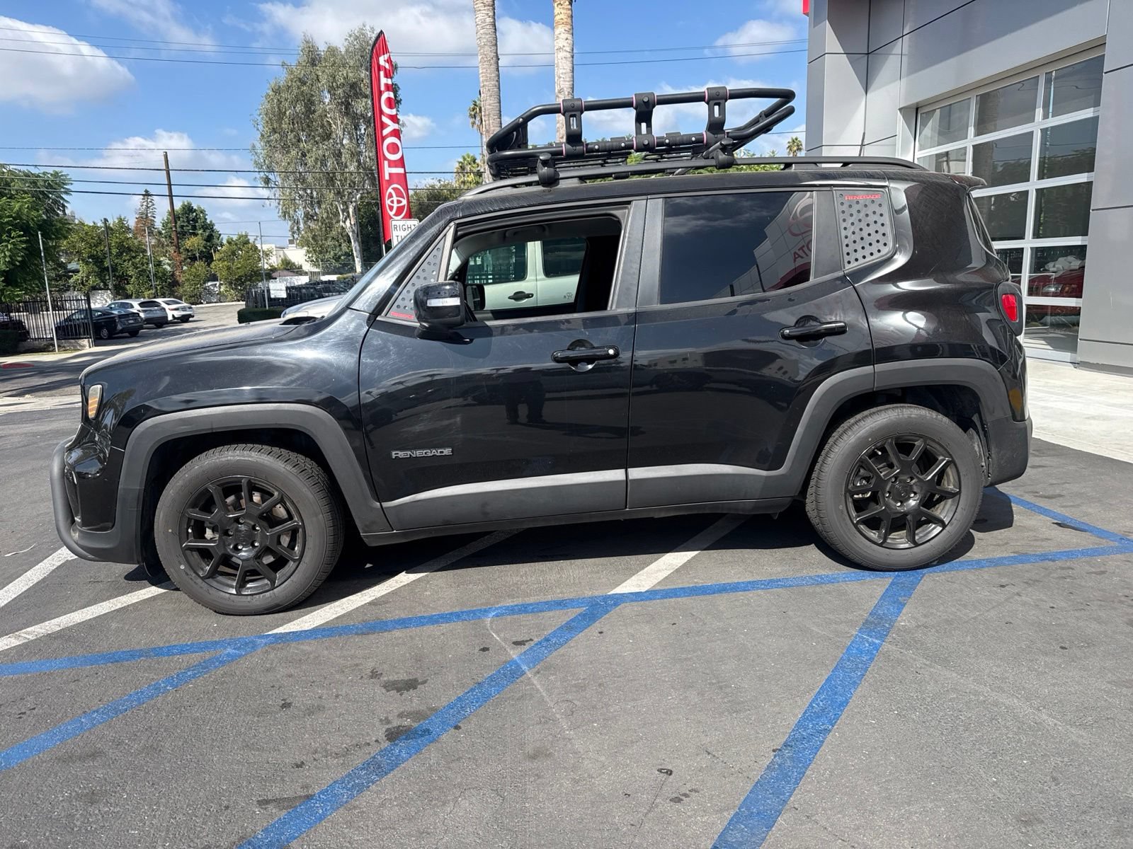 Used 2019 Jeep Renegade Altitude w/ Quick Order Package 2XM FWD image 6