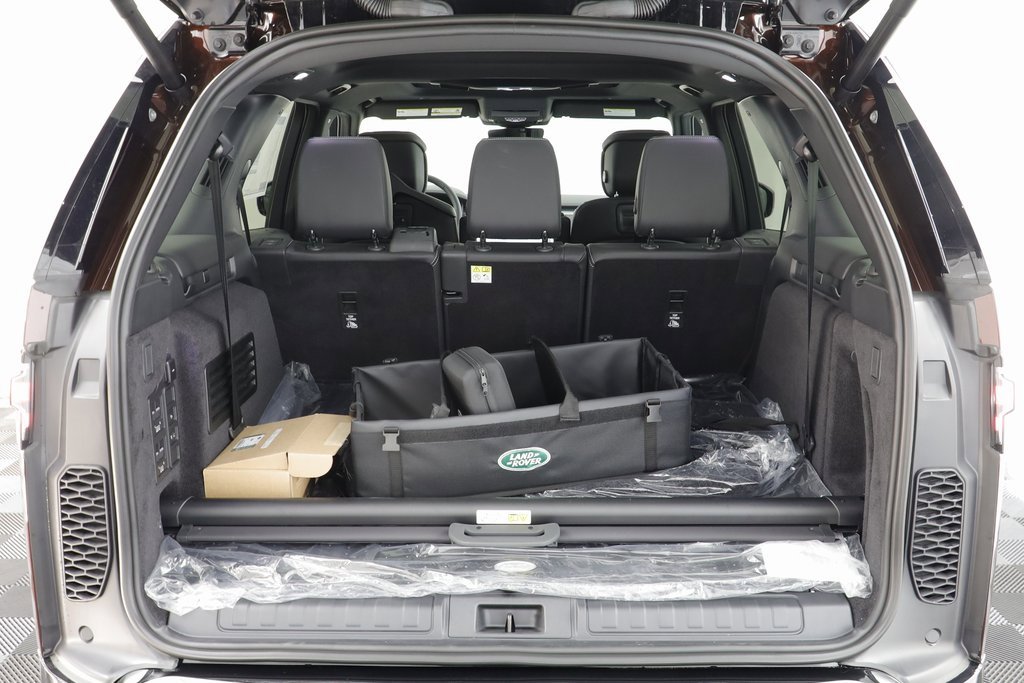 New 2026 Land Rover Discovery Limited Edition image 19