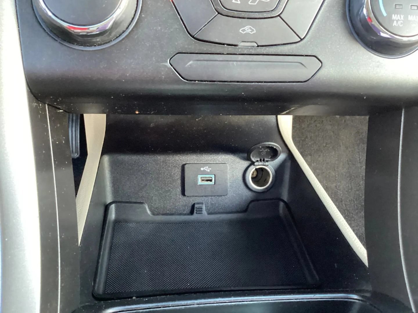 Used 2018 Ford Fusion SE FWD image 30