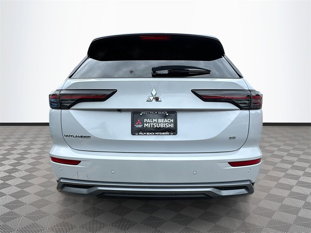 New 2025 Mitsubishi Outlander SE image 6