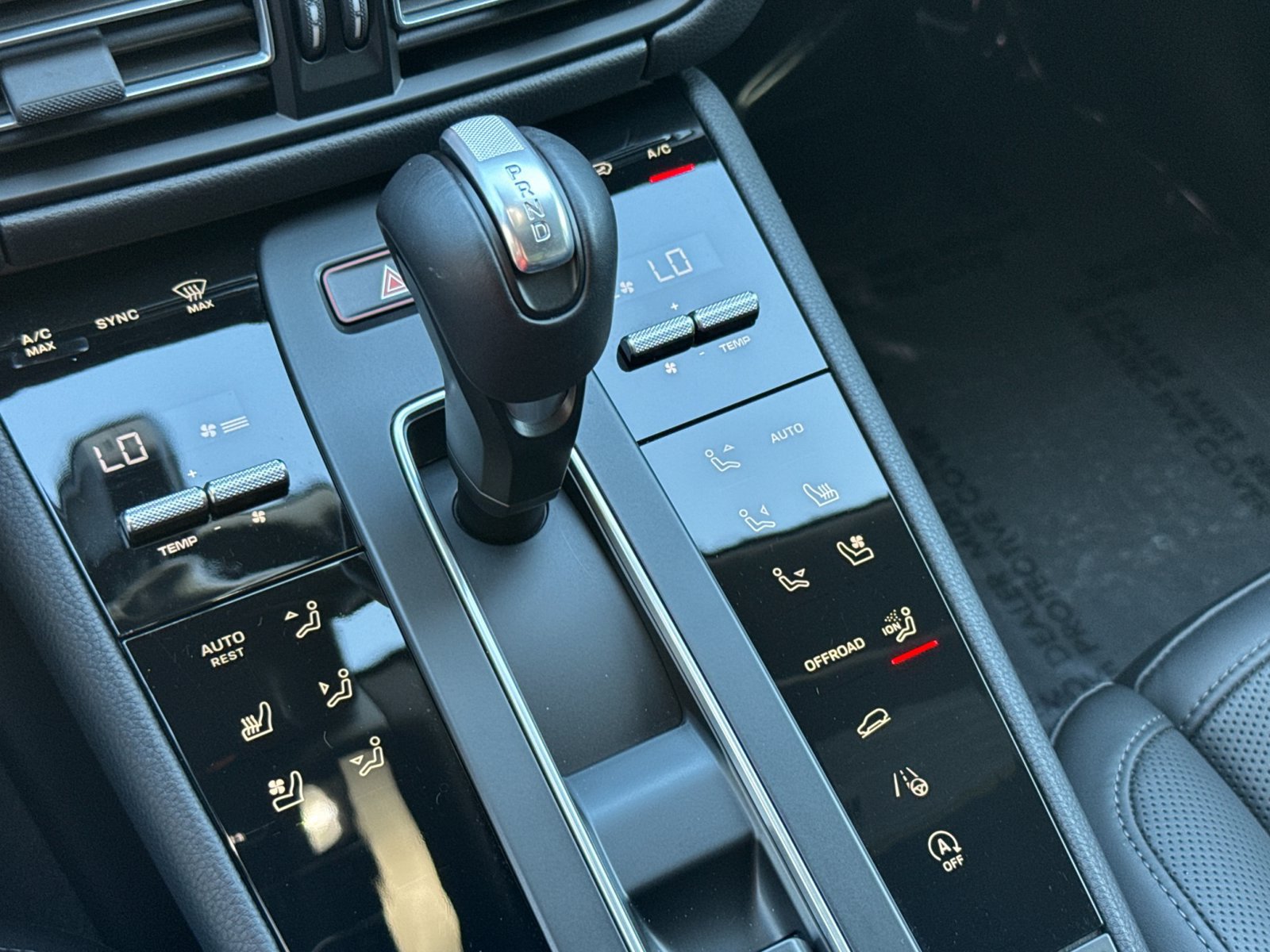 Certified 2026 Porsche Macan AWD/4WD image 25