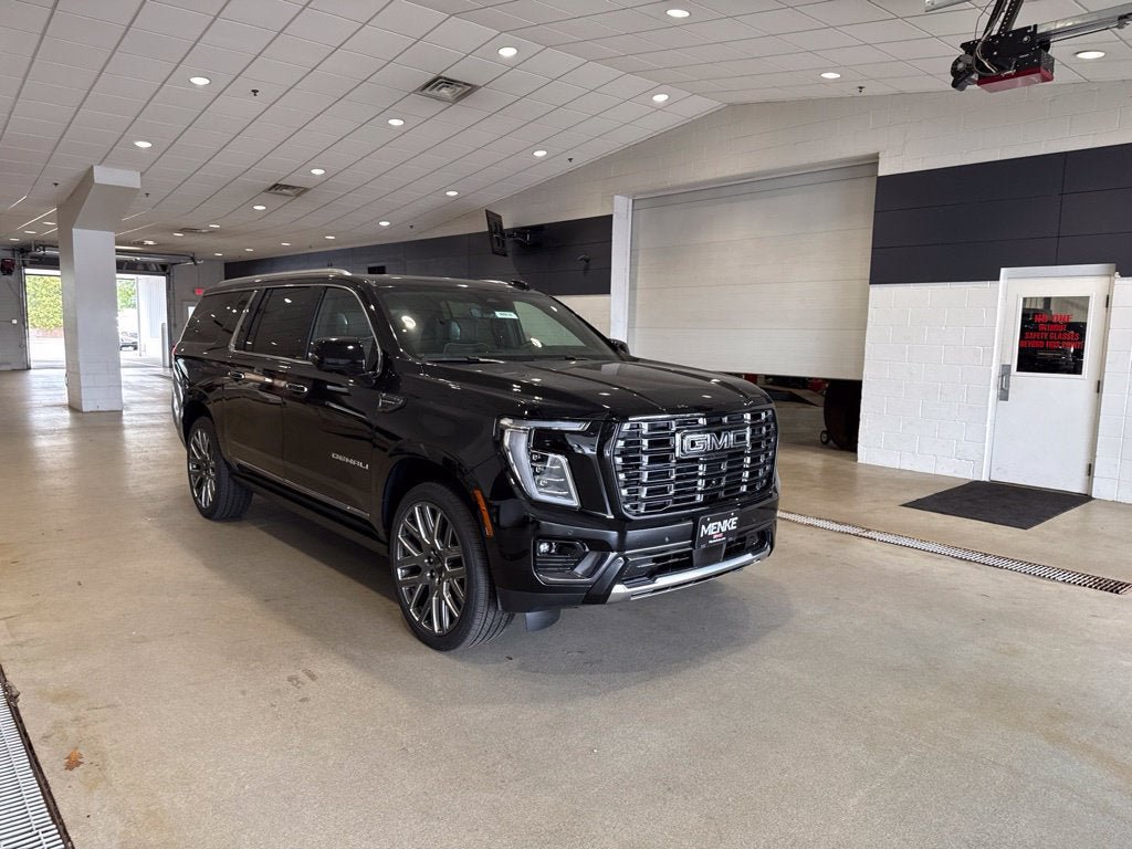 New 2026 GMC Yukon XL Denali Ultimate w/ LPO, Floor Liner Package AWD/4WD 360° Tour