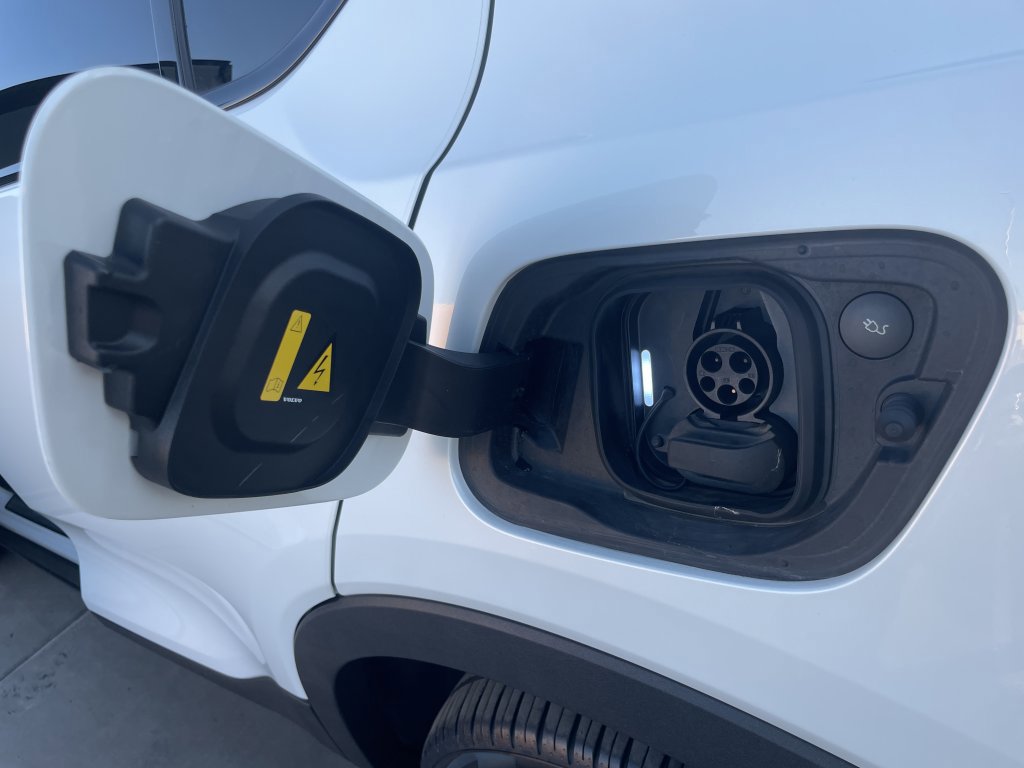 Used 2023 Volvo C40 P8 Recharge Plus w/ Climate Package image 7