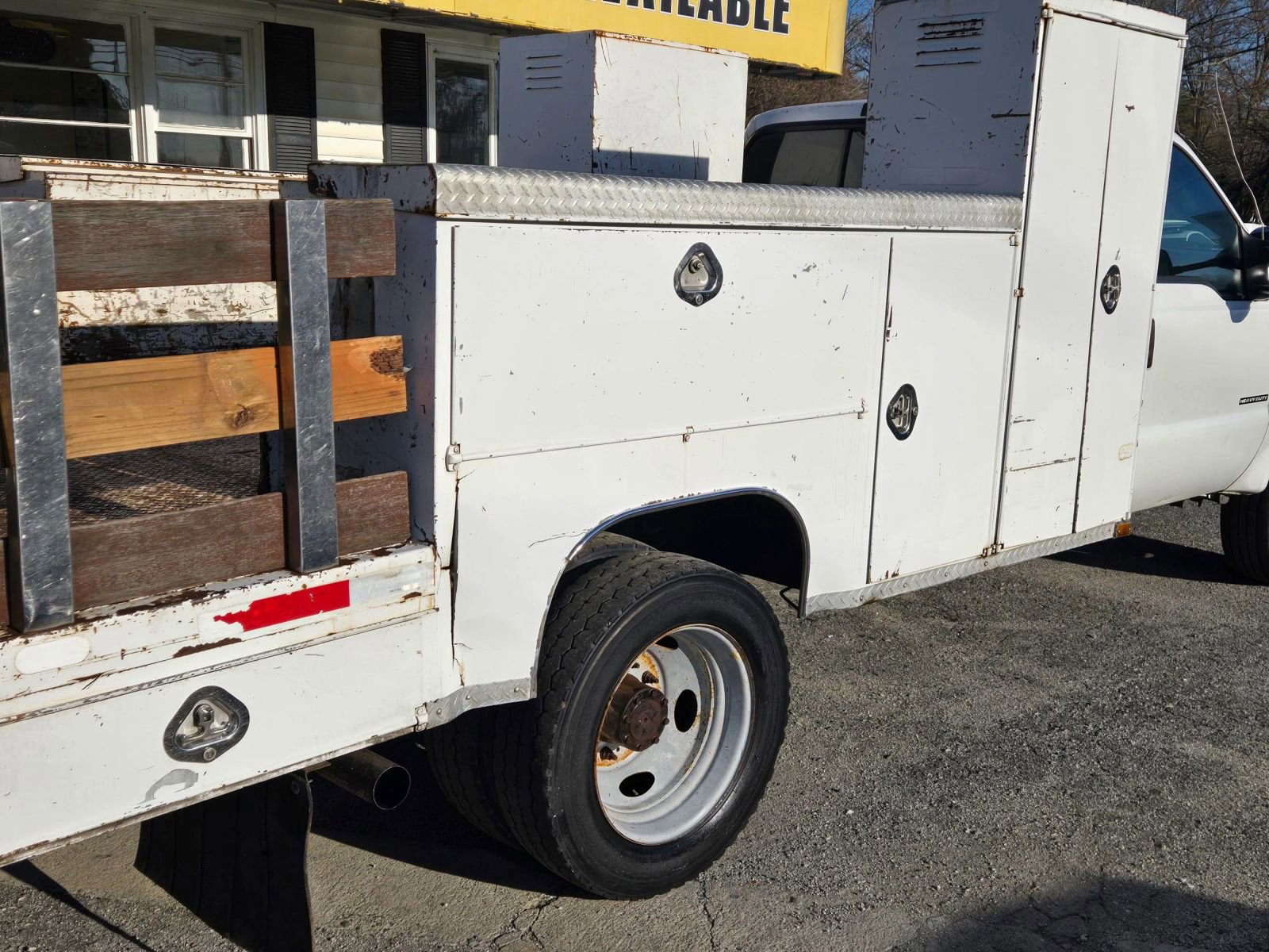 Used 2004 Ford F550 2WD Regular Cab Super Duty image 4