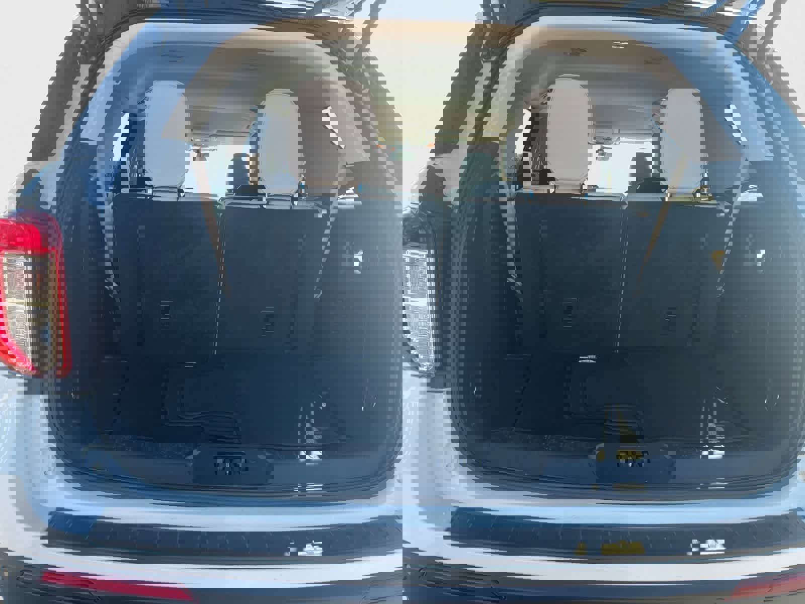 Used 2020 Ford Explorer XLT w/ Equipment Group 202A AWD/4WD image 22