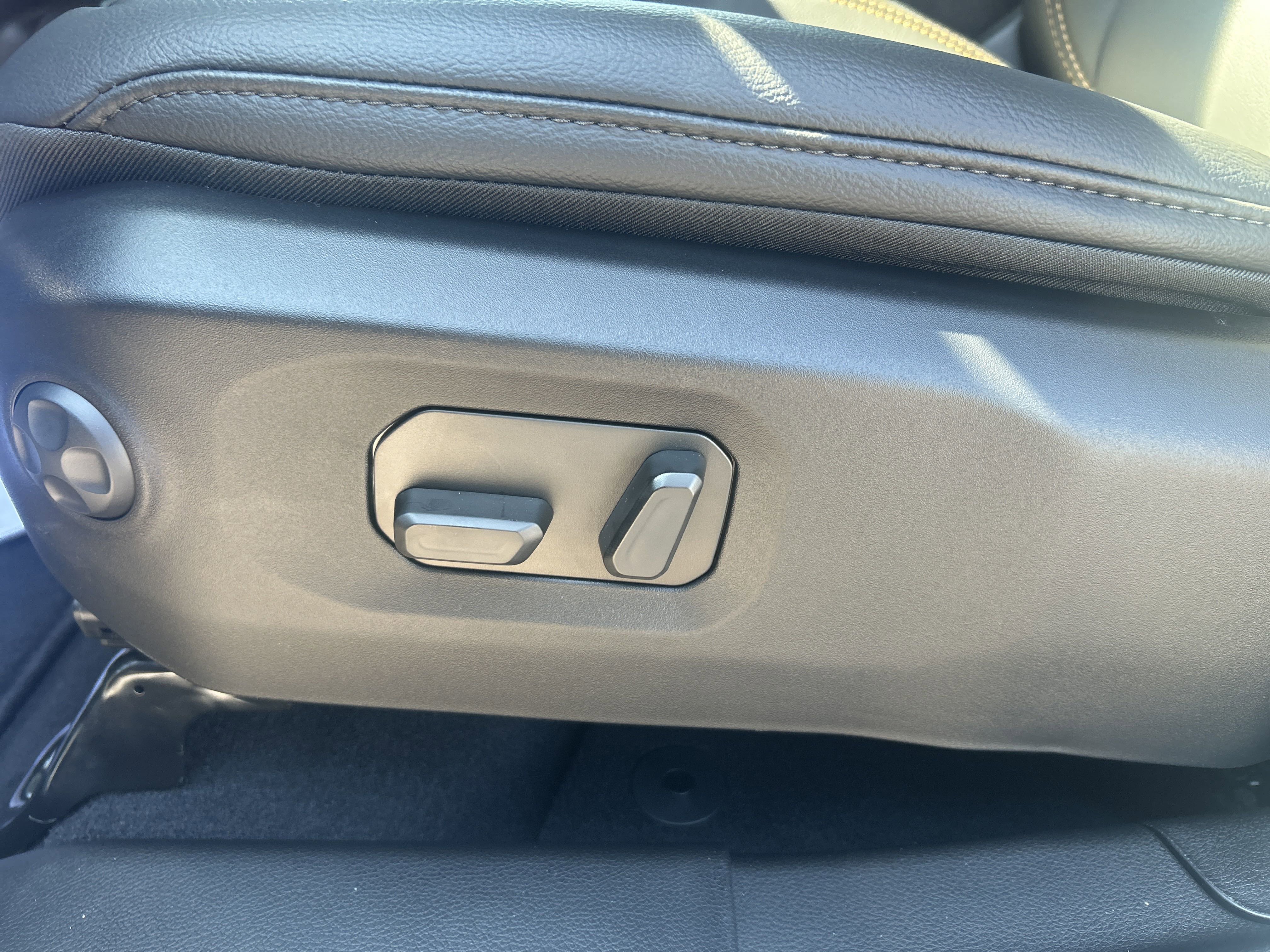 New 2025 Jeep Gladiator Sport image 12