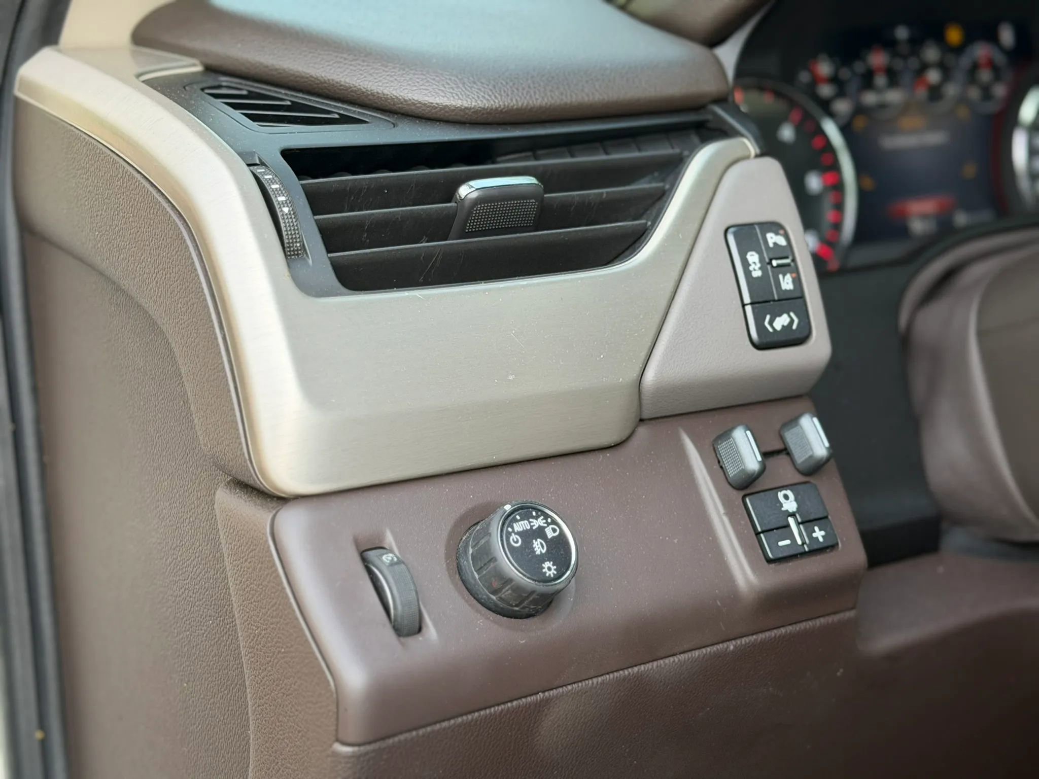 Used 2015 GMC Yukon Denali w/ Open Road Package RWD image 17