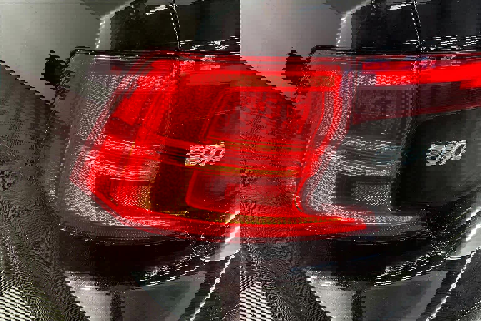 Used 2018 Volvo S90 T6 Momentum image 28