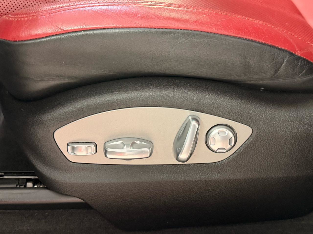 Used 2018 Porsche Macan AWD/4WD image 17