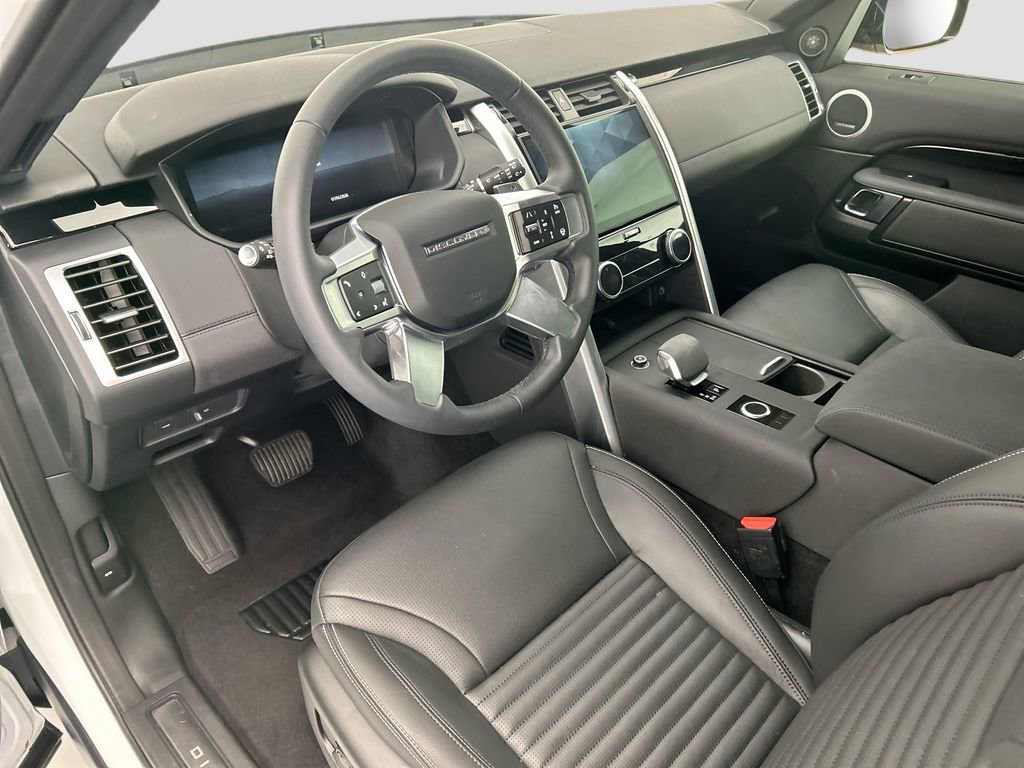 Used 2025 Land Rover Discovery S AWD/4WD image 9
