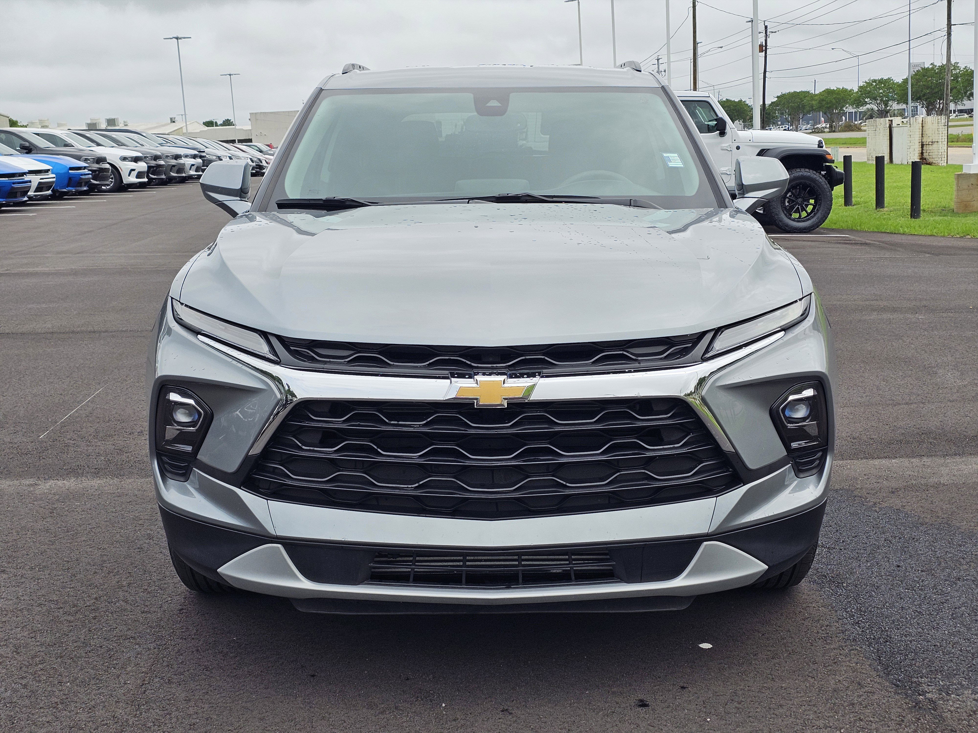 Used 2024 Chevrolet Blazer LT w/ Convenience Package FWD image 2