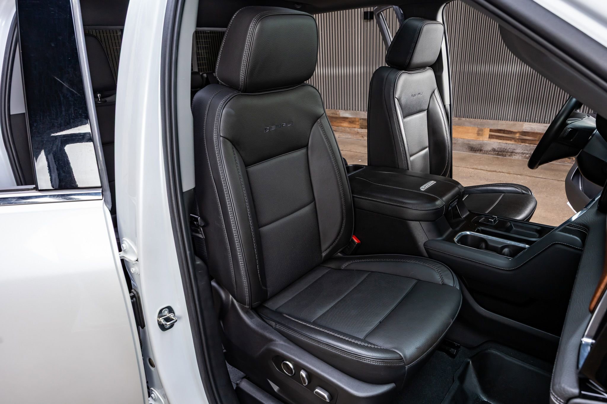 Used 2024 GMC Sierra 2500 Denali w/ Denali Reserve Package image 31