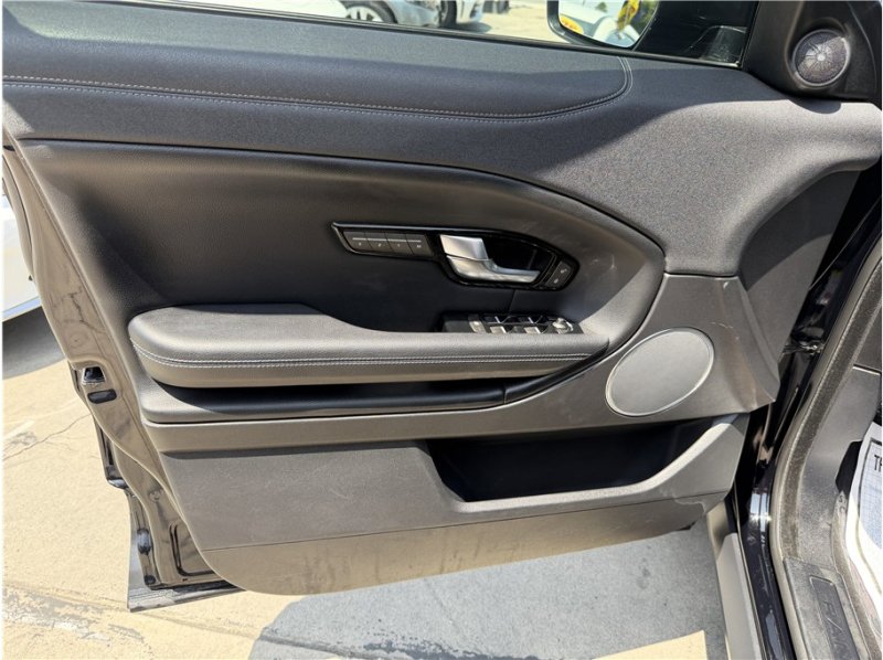 Used 2018 Land Rover Range Rover Evoque SE AWD/4WD image 15