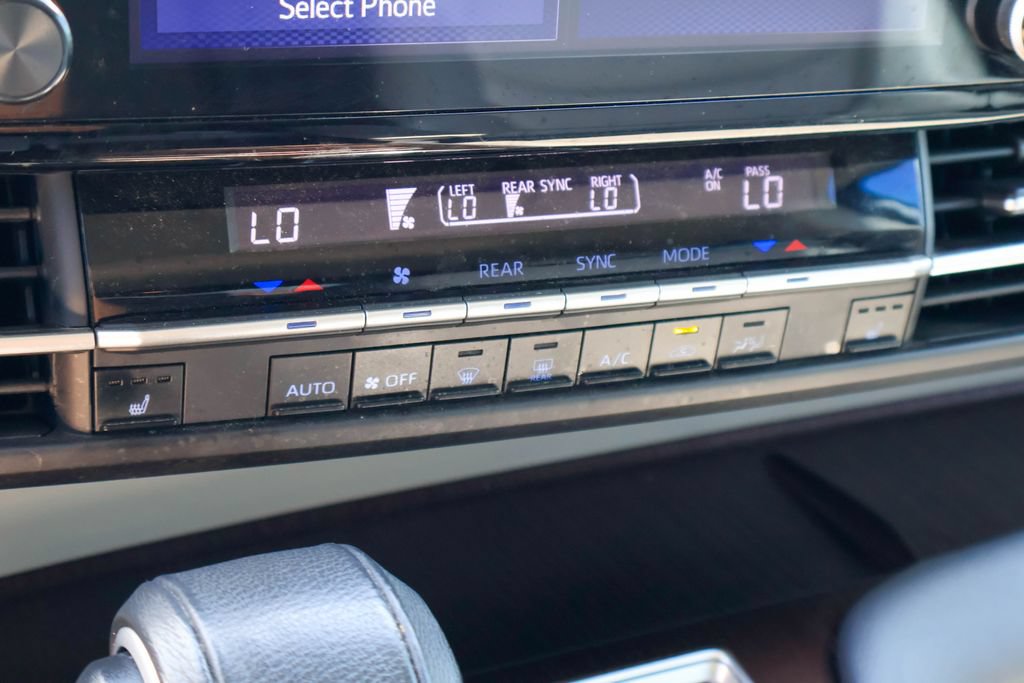 Used 2021 Toyota Sienna XLE FWD image 17