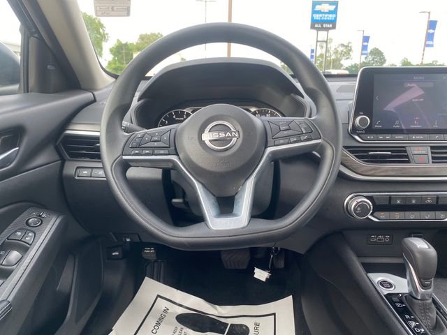 Used 2025 Nissan Altima 2.5 SV image 17