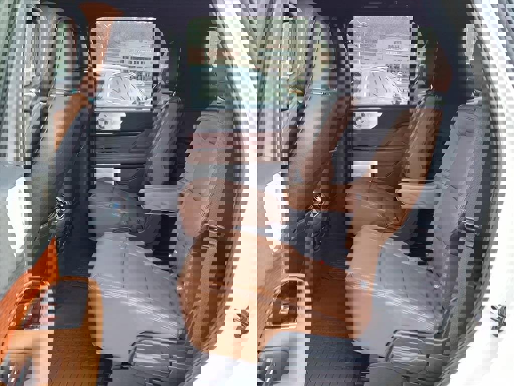 Used 2024 Lincoln Navigator Reserve image 6