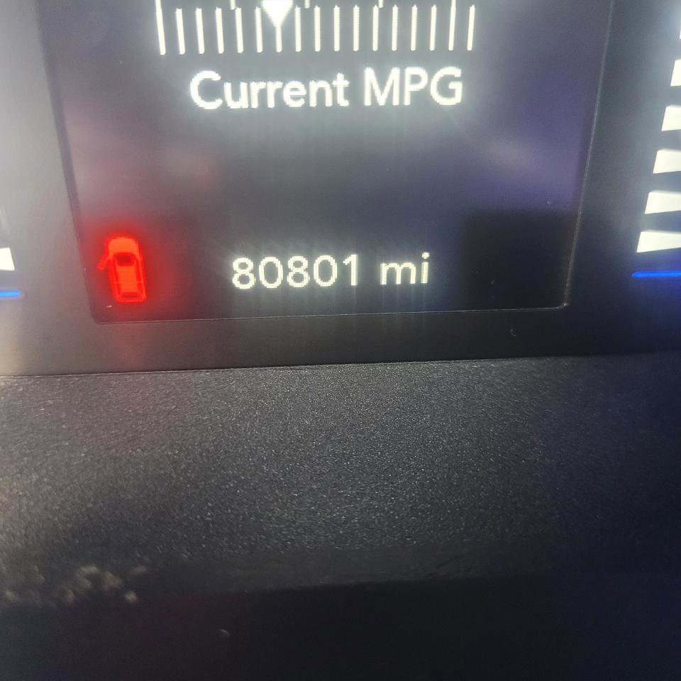 Used 2022 Chrysler Voyager LX image 13