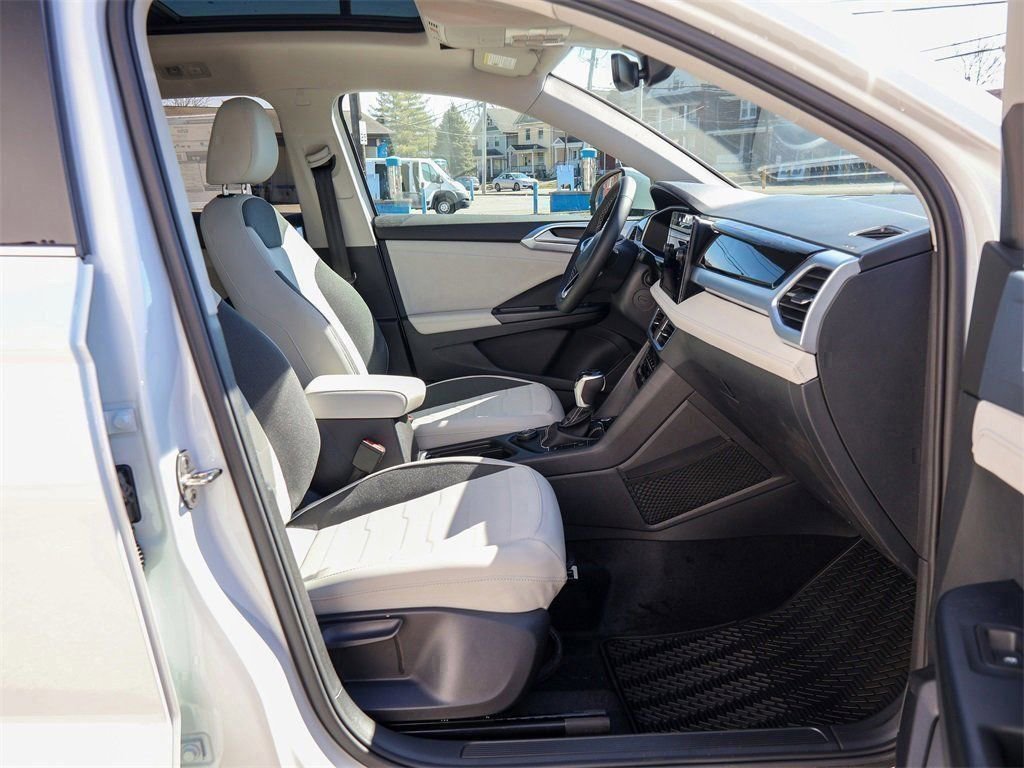 New 2026 Volkswagen Taos SE image 27