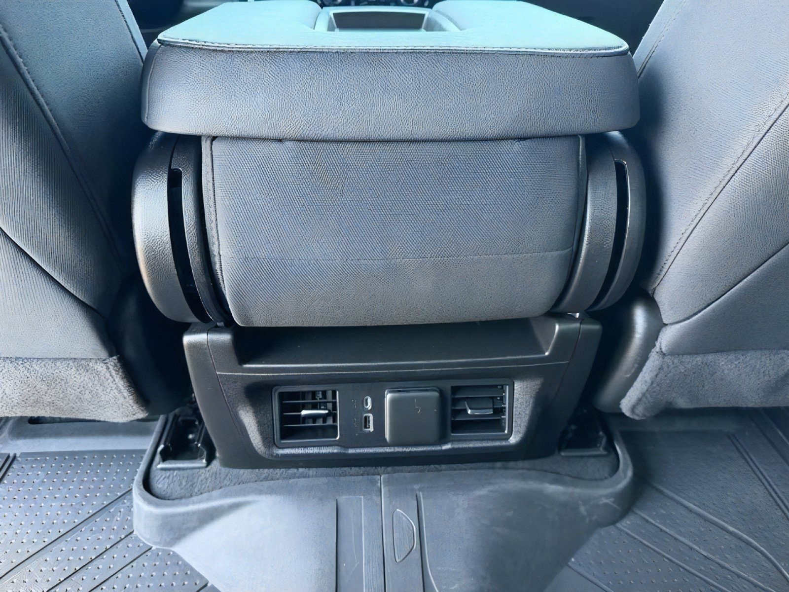 Used 2024 Chevrolet Silverado 1500 LT AWD/4WD image 17