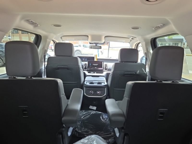 New 2026 Ford Expedition Active AWD/4WD image 11
