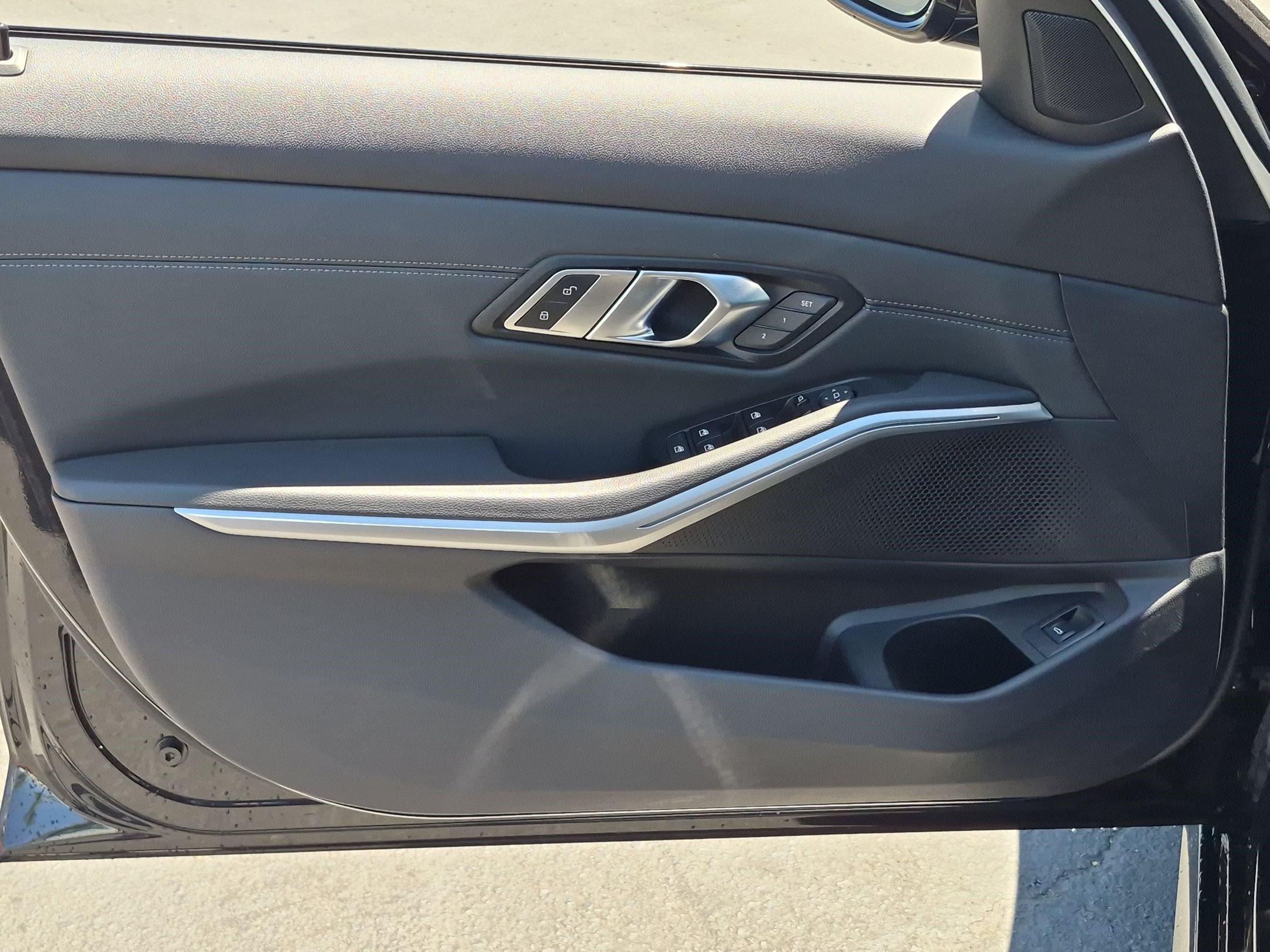 Used 2020 BMW 330i Sedan w/ M Sport Package RWD image 14