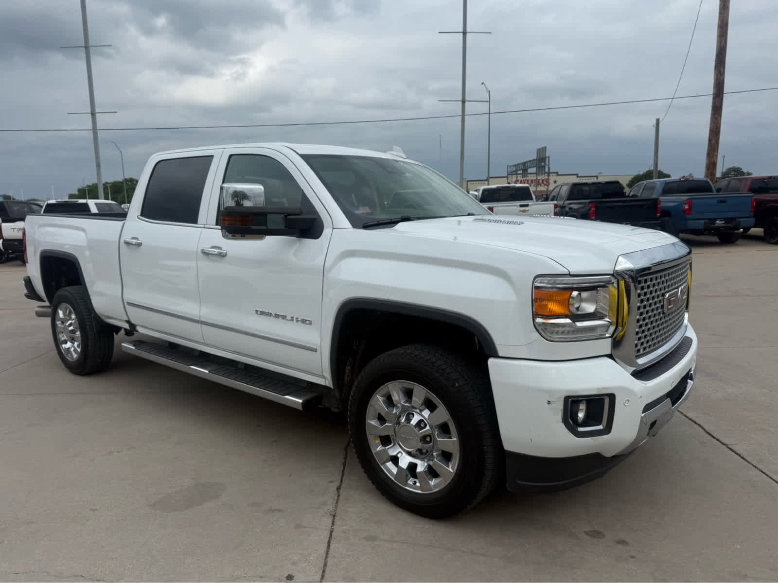 Used 2016 GMC Sierra 2500 Denali w/ Duramax Plus Package AWD/4WD image 5