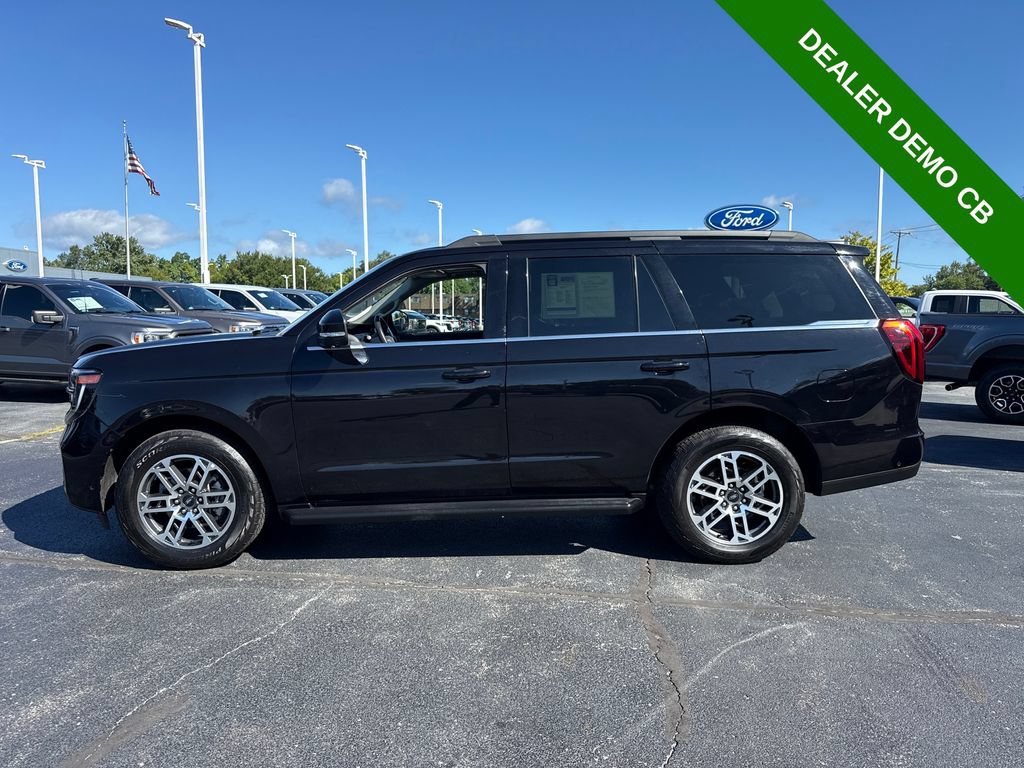 Used 2025 Ford Expedition Active AWD/4WD image 1