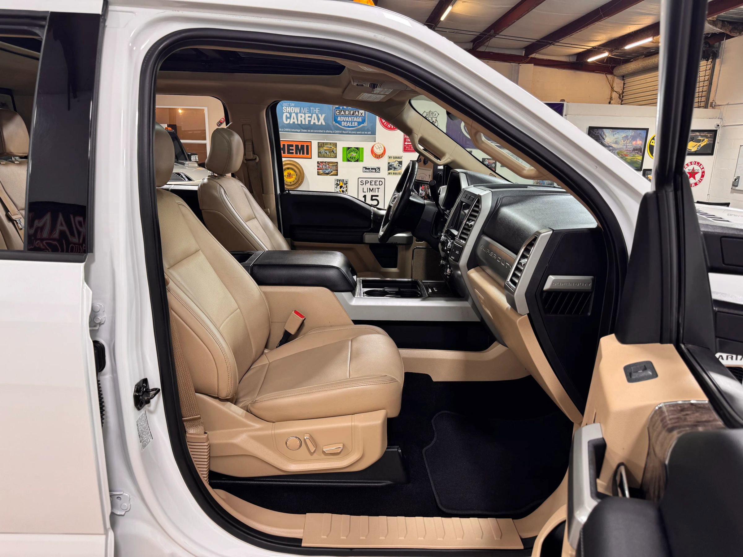 Used 2017 Ford F350 Lariat w/ Lariat Ultimate Package image 20