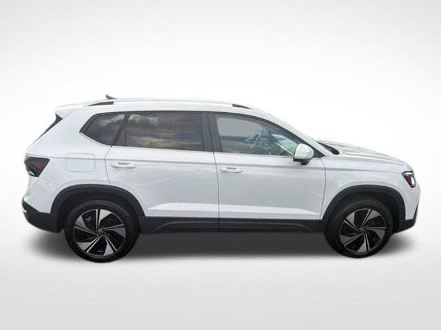 Used 2025 Volkswagen Taos SE AWD/4WD image 7
