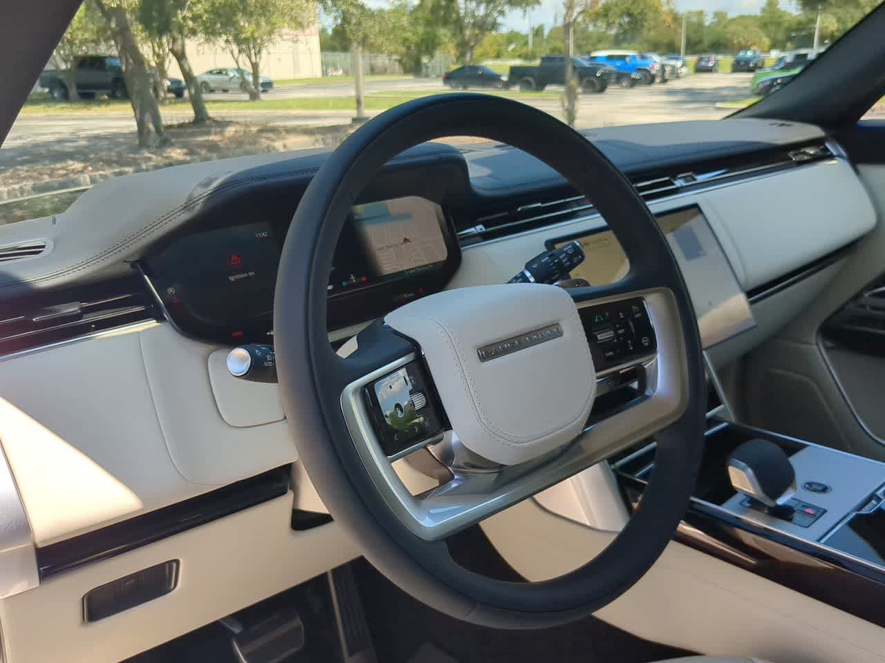 New 2026 Land Rover Range Rover Long Wheelbase SE AWD/4WD image 9