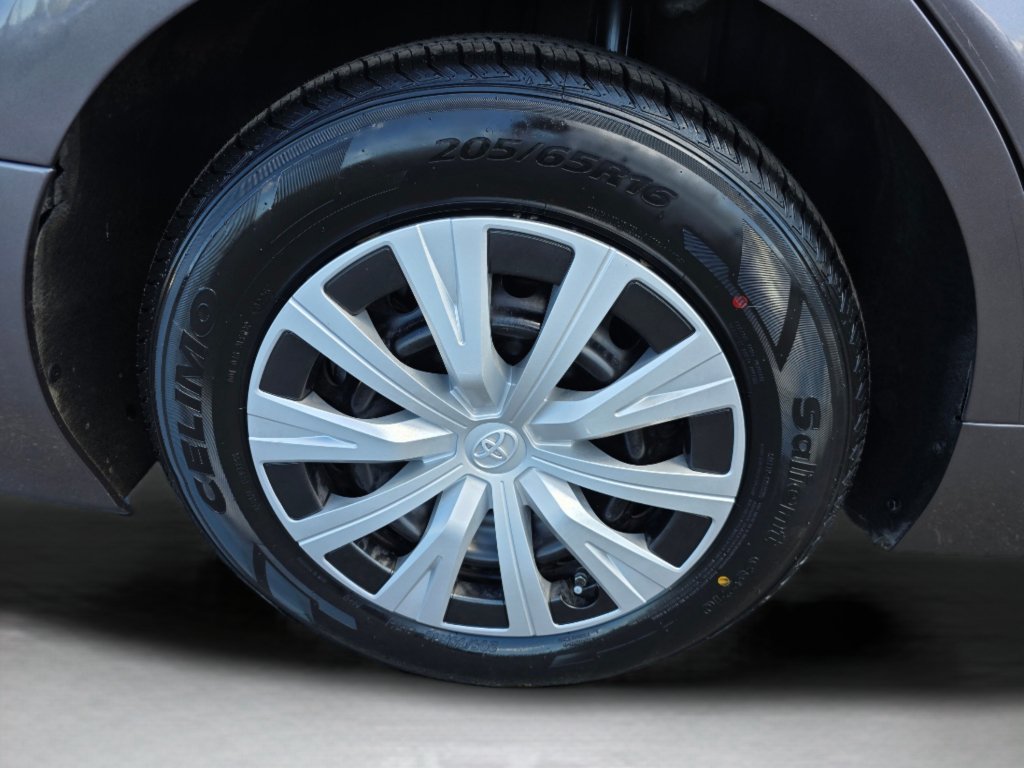 Used 2020 Toyota Camry LE FWD image 30