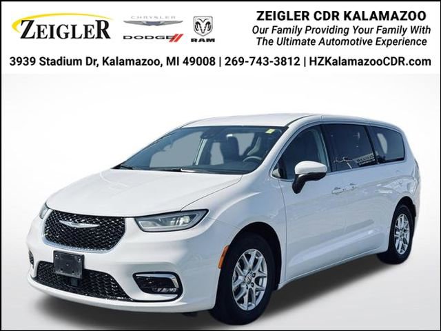 Certified 2023 Chrysler Pacifica Touring-L FWD image 1