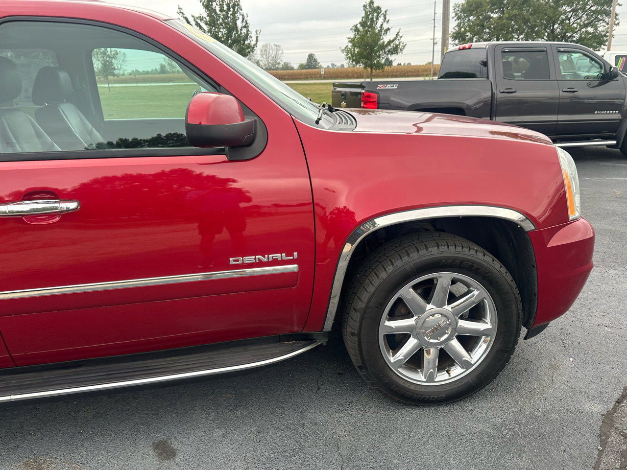 Used 2014 GMC Yukon XL Denali image 3