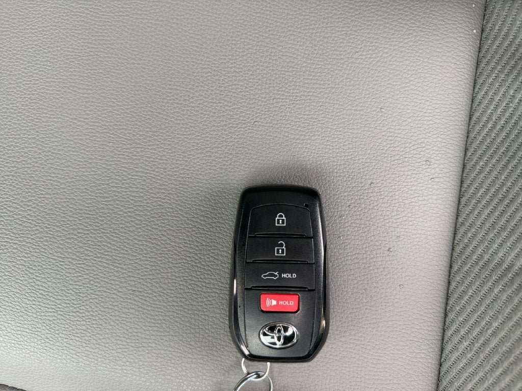 Used 2026 Toyota Camry SE FWD image 31
