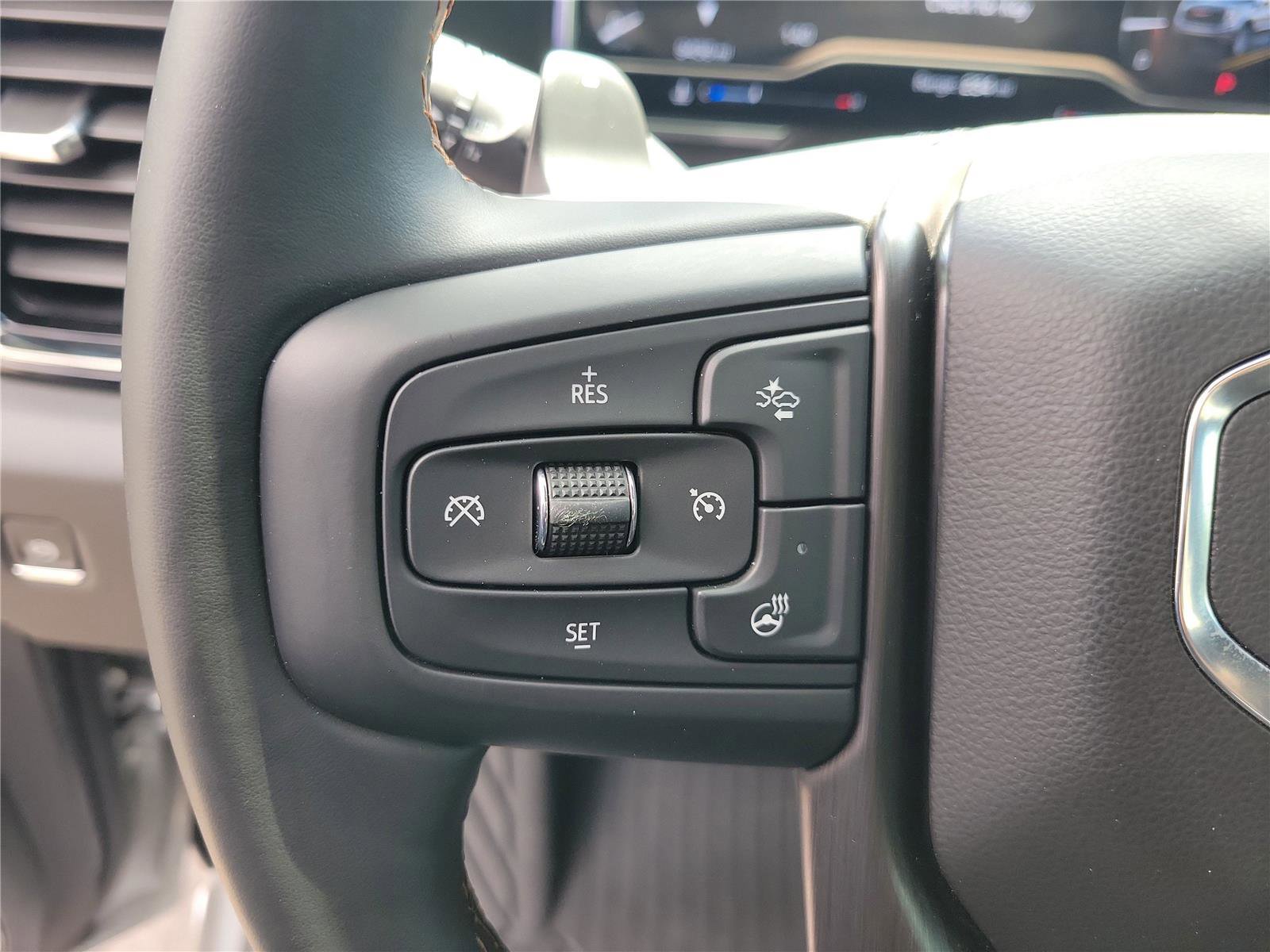 Used 2025 GMC Sierra 1500 AT4 w/ Technology Package AWD/4WD image 23