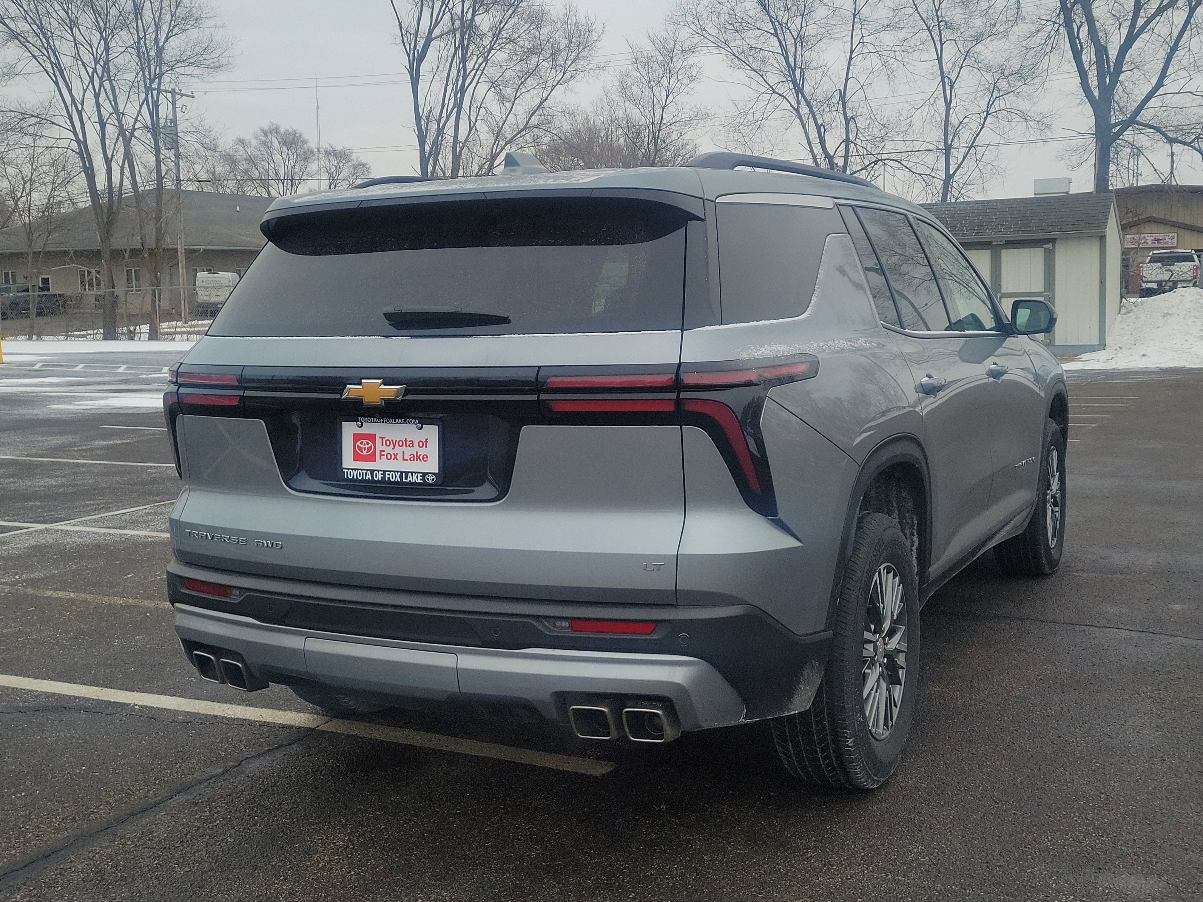 Used 2024 Chevrolet Traverse LT image 3