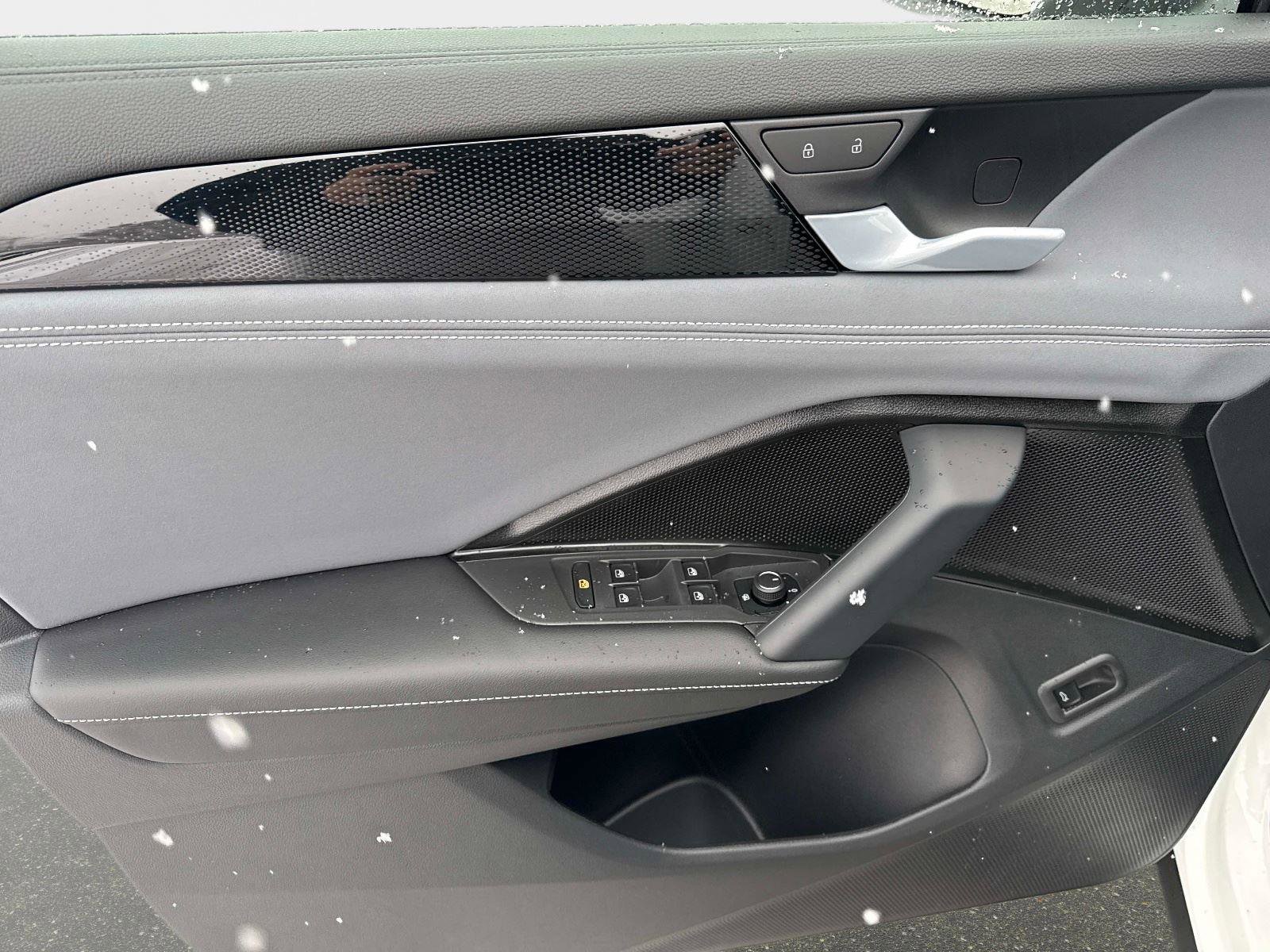 New 2026 Volkswagen Tiguan SE image 18