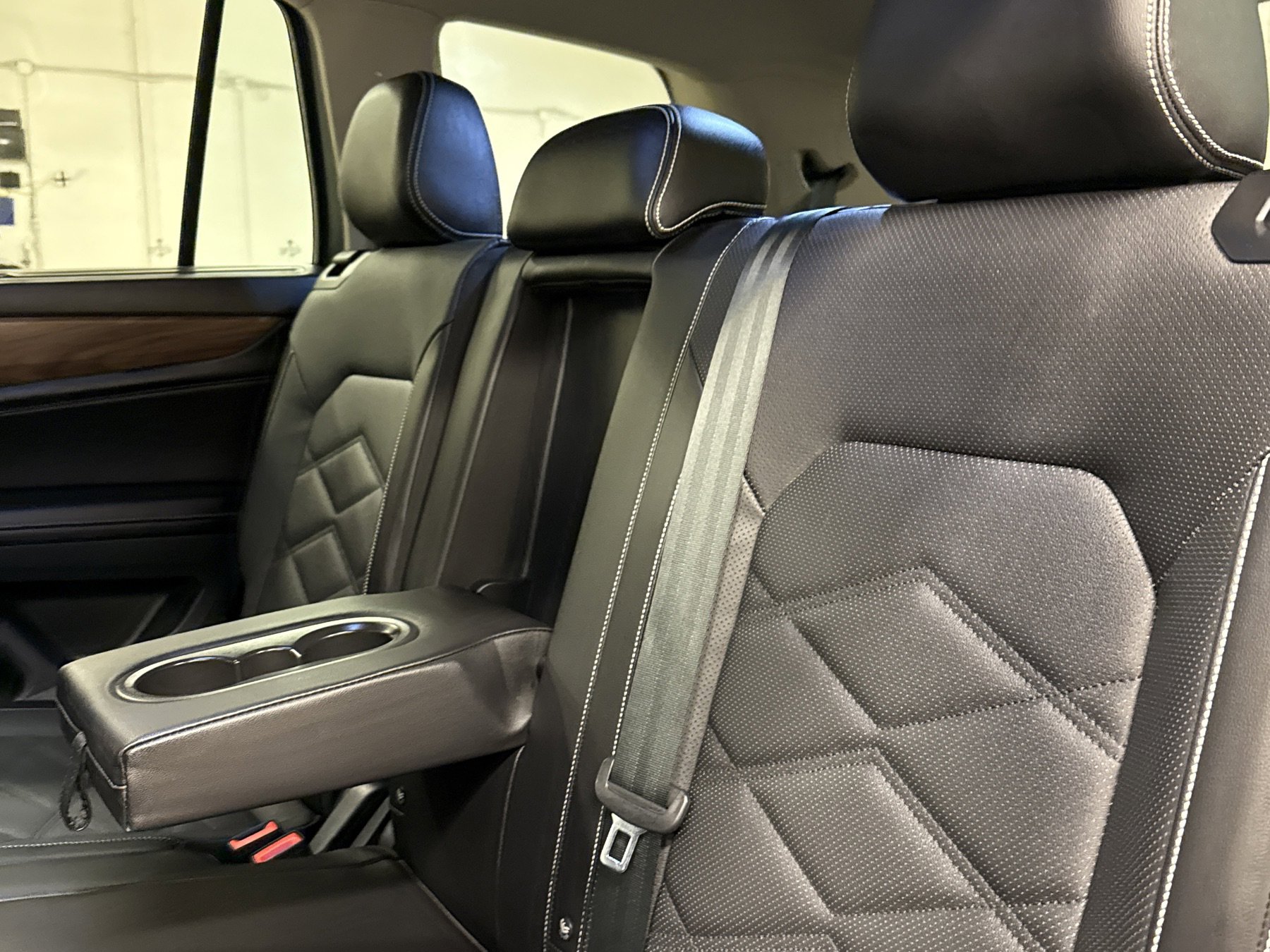 Used 2024 Volkswagen Atlas SE w/ Black Wheel Package image 13