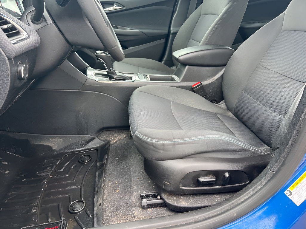 Used 2018 Chevrolet Cruze LT w/ Convenience Package FWD image 14