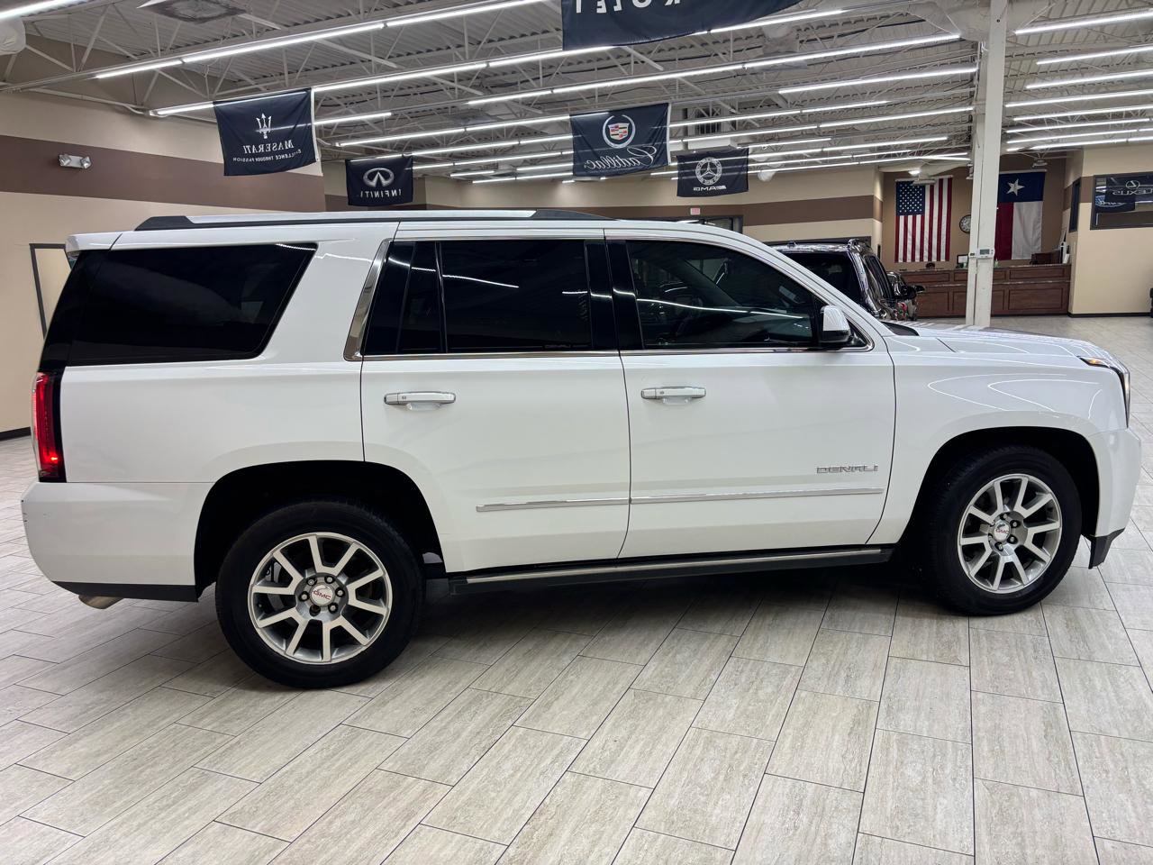 Used 2017 GMC Yukon Denali w/ Open Road Package AWD/4WD image 13