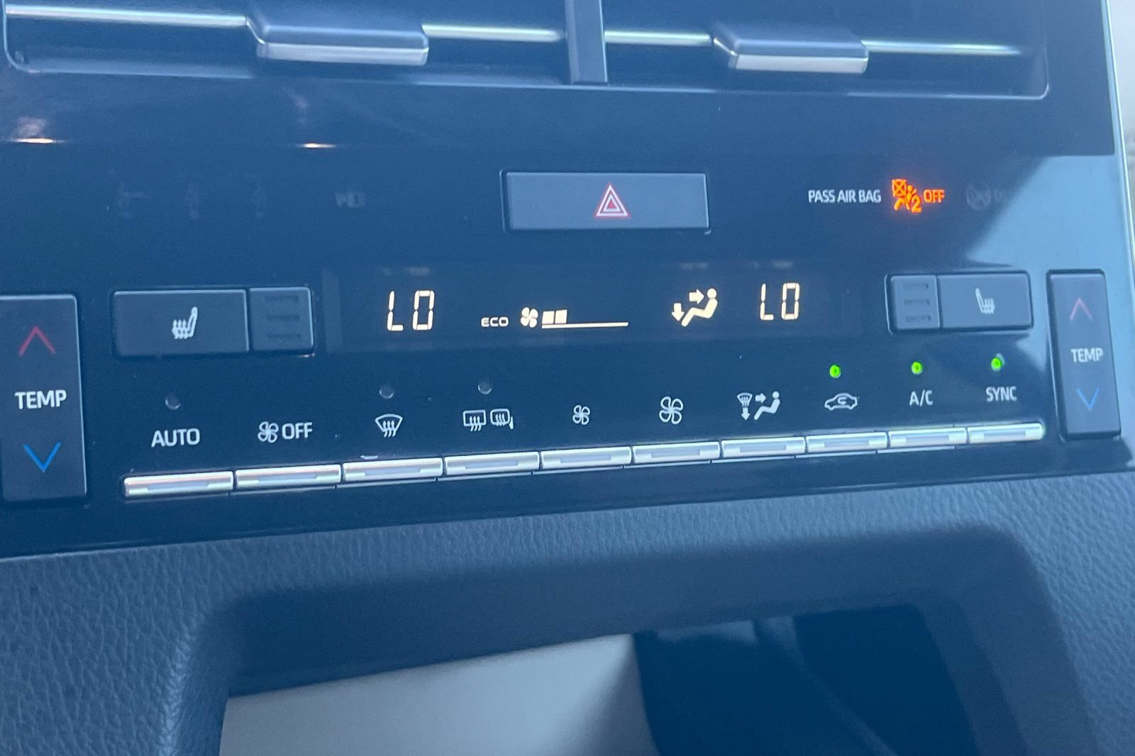 Used 2019 Toyota Avalon XLE w/ Moonroof Package FWD image 16
