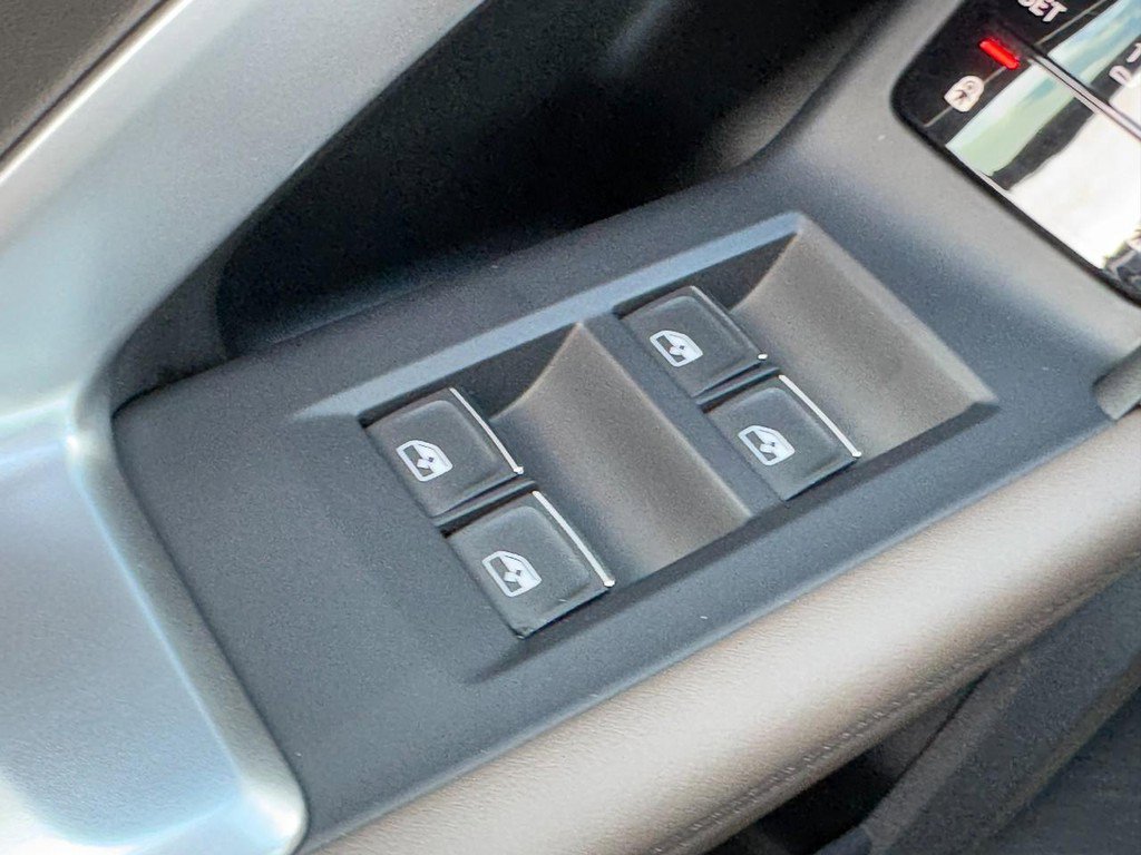 Used 2025 Audi Q5 Premium w/ Convenience Package image 23