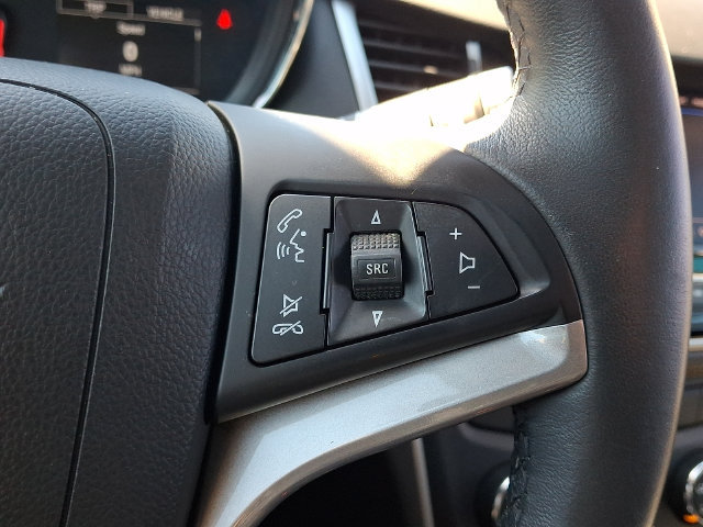 Used 2020 Chevrolet Trax LT w/ Sun & Sound Package FWD image 22