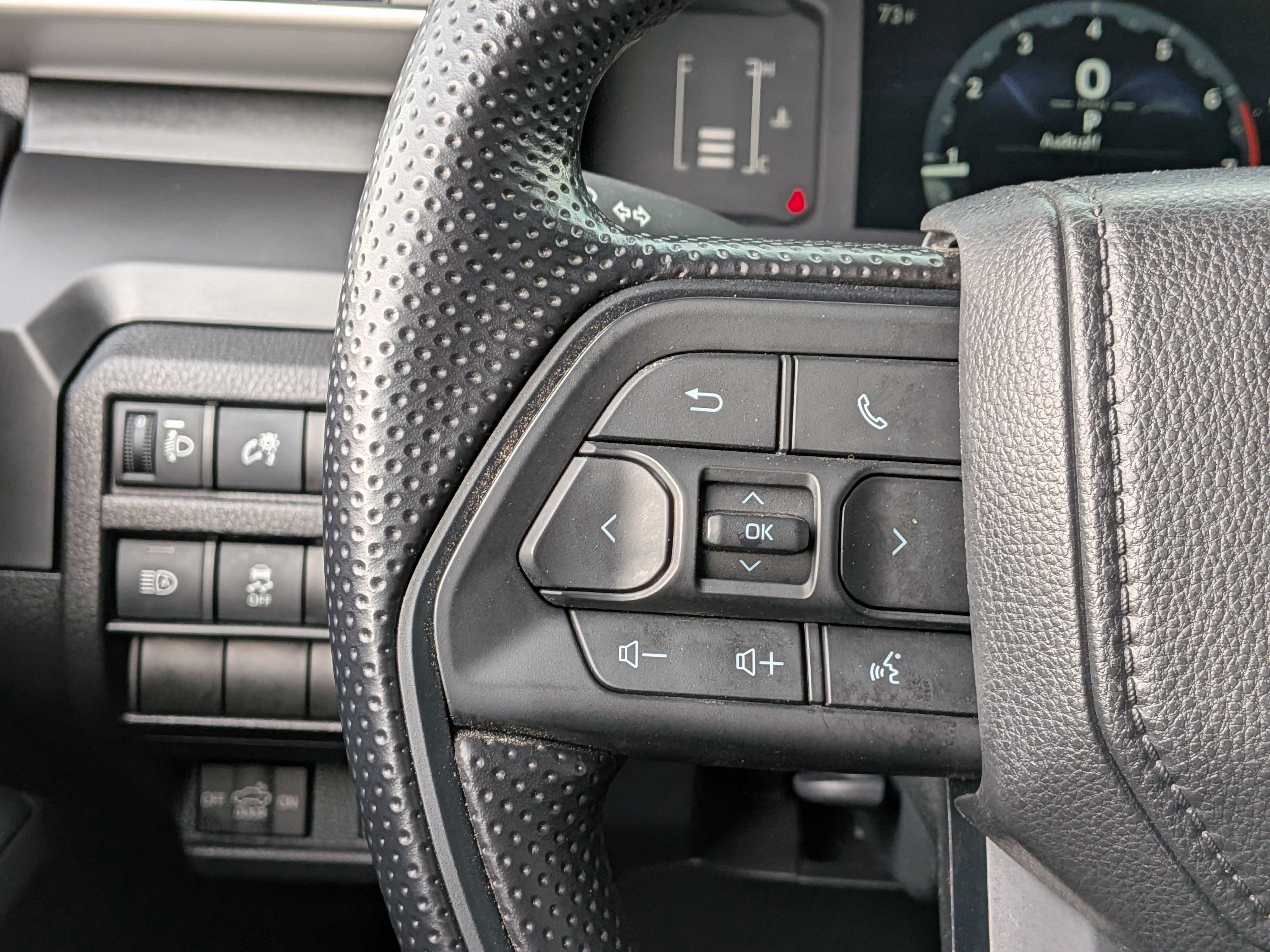 Used 2025 Toyota Tacoma SR image 31