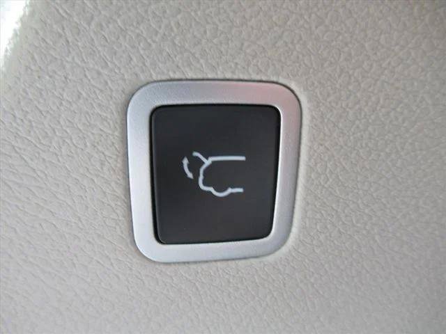 Certified 2023 Chrysler Voyager LX FWD image 34