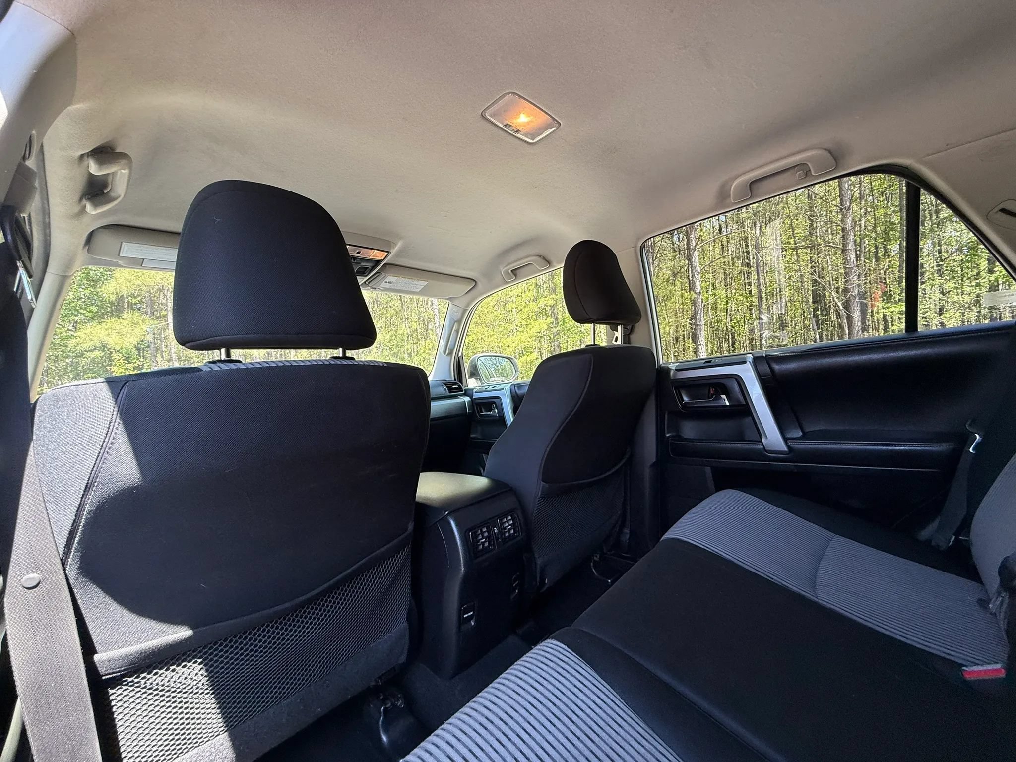 Used 2015 Toyota 4Runner SR5 AWD/4WD image 16